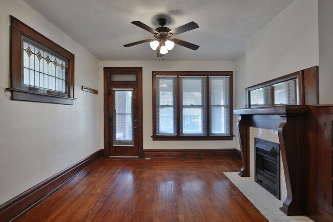 Foto del edificio - 4 Bedroom North Campus Newly Remodeled House with 2 Decks and Patio