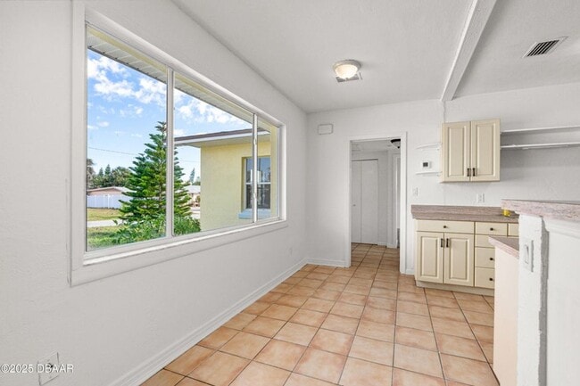 Building Photo - 3 Bedroom Beachside Rental