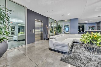 Building Photo - 8925 W Flamingo Rd