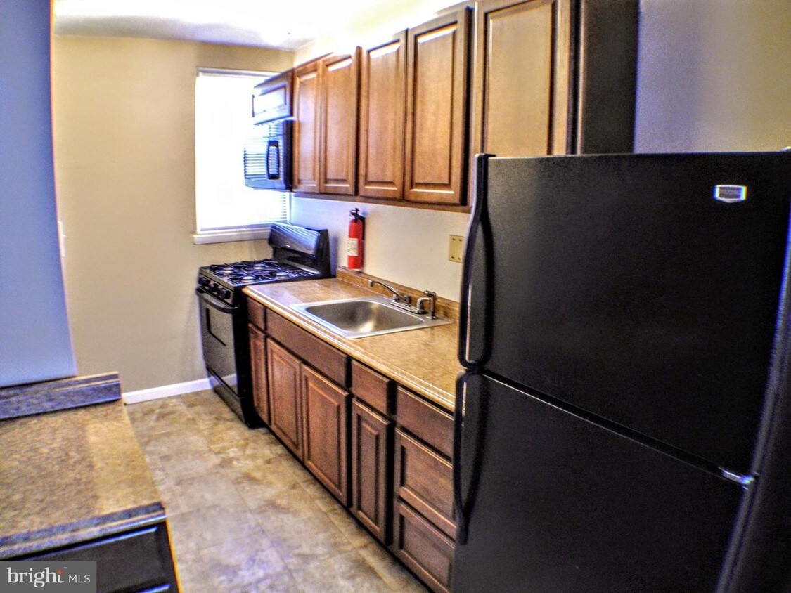 Primary Photo - 530 N 32nd St