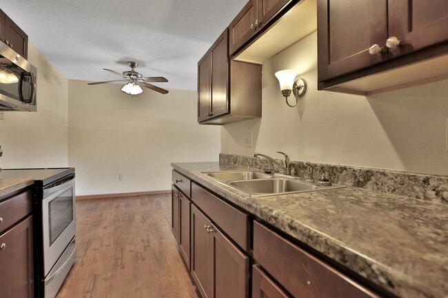 Building Photo - 6001-6023 E Viking Blvd