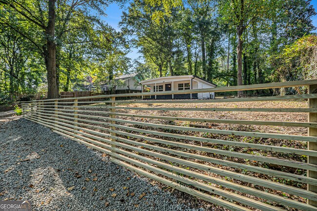 Building Photo - 846 Mell Ct S E