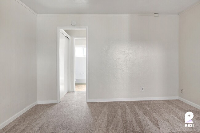 Building Photo - 420 S 3rd St