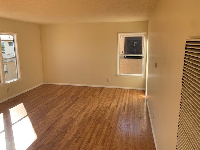 Living Room - 1133 W 90th St