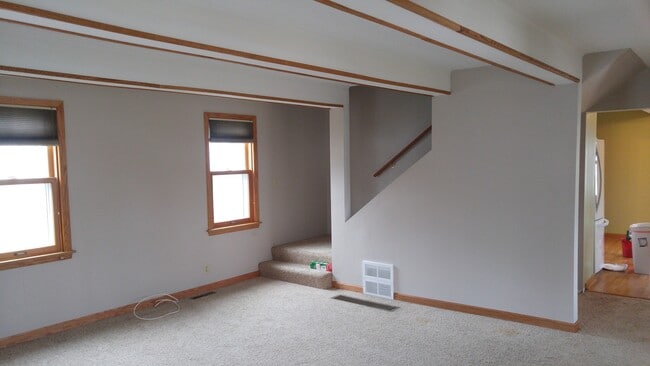 Building Photo - 1712 East Saveland Avenue
