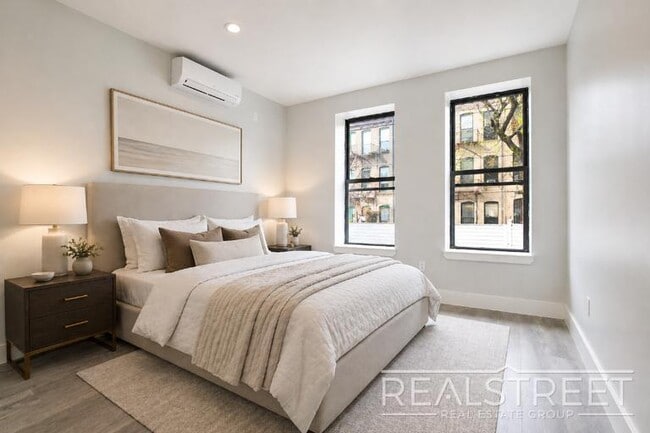 Building Photo - Spacious 2 BED in Bushwick!