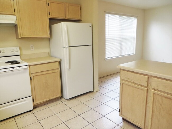 Building Photo - 2216-A Katy Lane