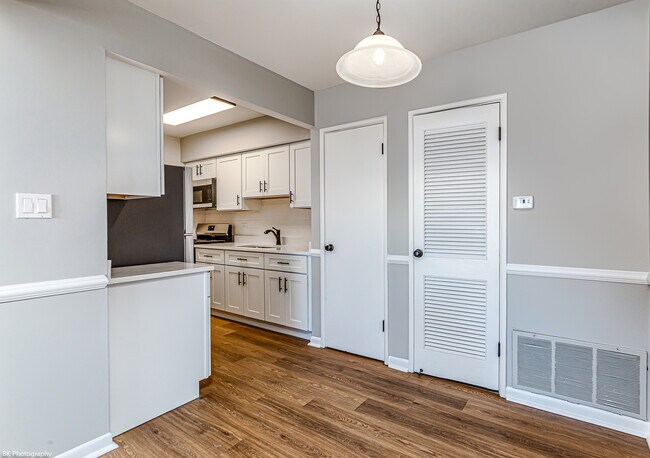 Building Photo - 11036 Kilpatrick Ave