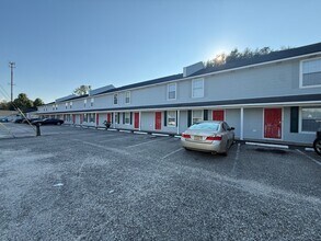Building Photo - 321 Trammell St