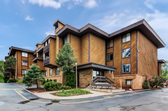 Building Photo - 935 Saturn Dr