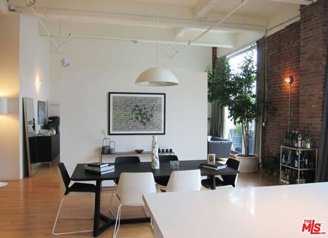 Building Photo - 1850 Industrial St