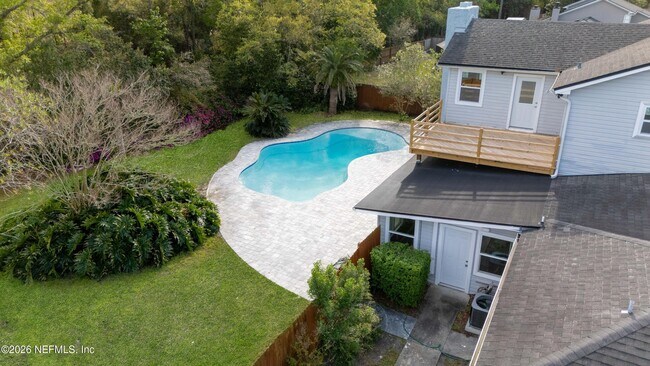 Foto del edificio - 2450 Fallen Tree Dr W