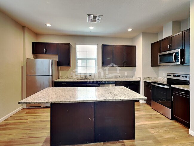 Foto del edificio - 20727 W Maiden Ln