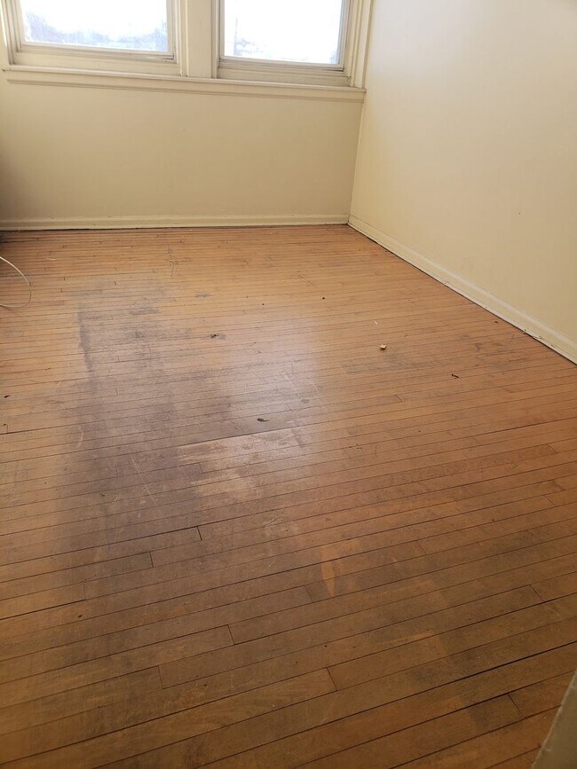 Building Photo - 1206WLincolnM