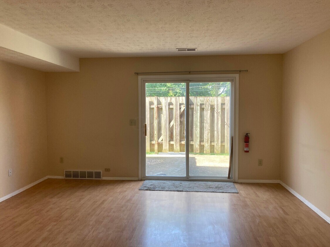 17 King Arthur Ct, Westerville, OH 43081 Condo for Rent in