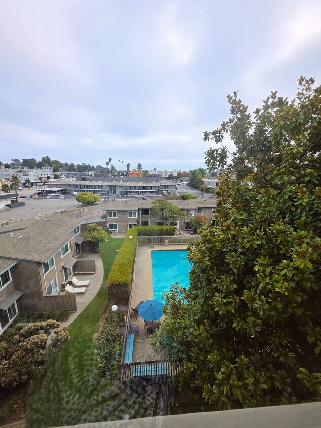 Primary Photo - Stylish Downtown Santa Cruz Condo – Fully ...