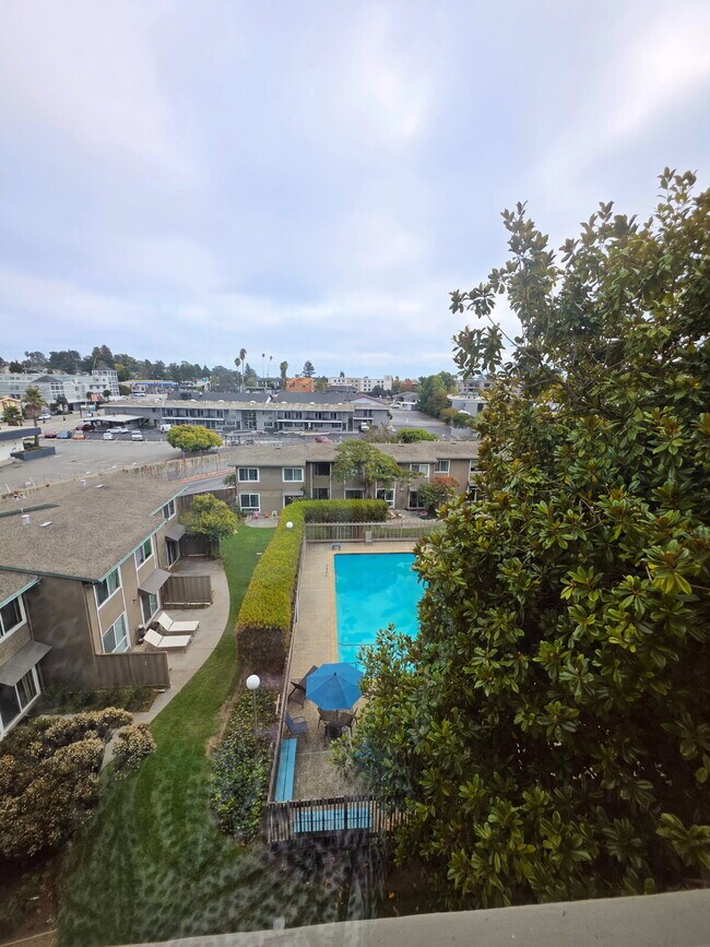 Foto del edificio - Super Spacious 1 Bedroom- Views of the City - Water and Garbage Included