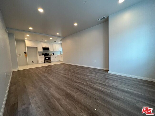 Foto del edificio - 1529 N Kingsley Dr