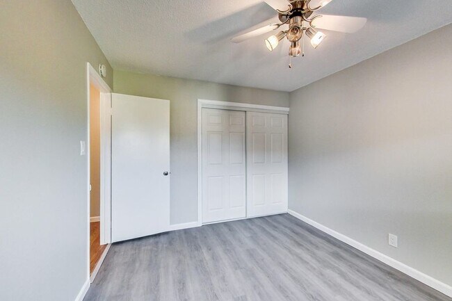 Foto del edificio - Modern and Elegant Lakeshore 2 bedroom apa...