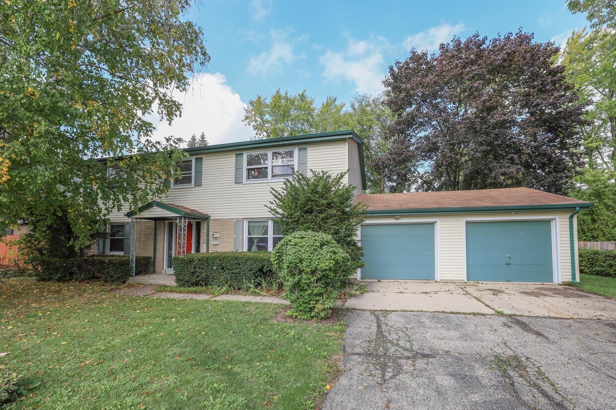 4520 Leslie Ann Ln, Mount Pleasant, WI 53403 Townhome Rentals in