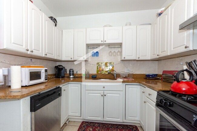 Building Photo - 126 Amory St