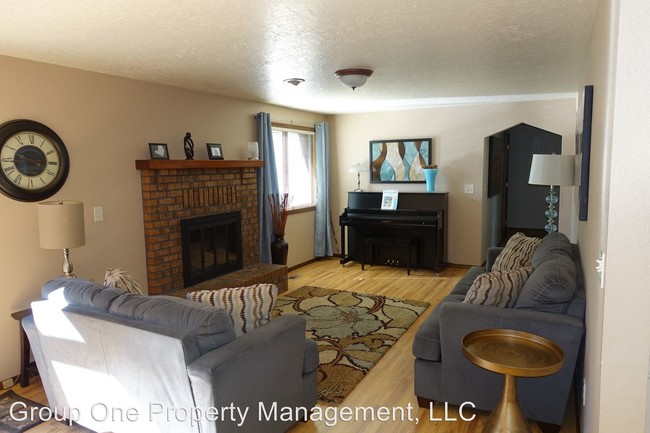 Building Photo - 3 br, 2 bath House - 2228 S. White Pine Place
