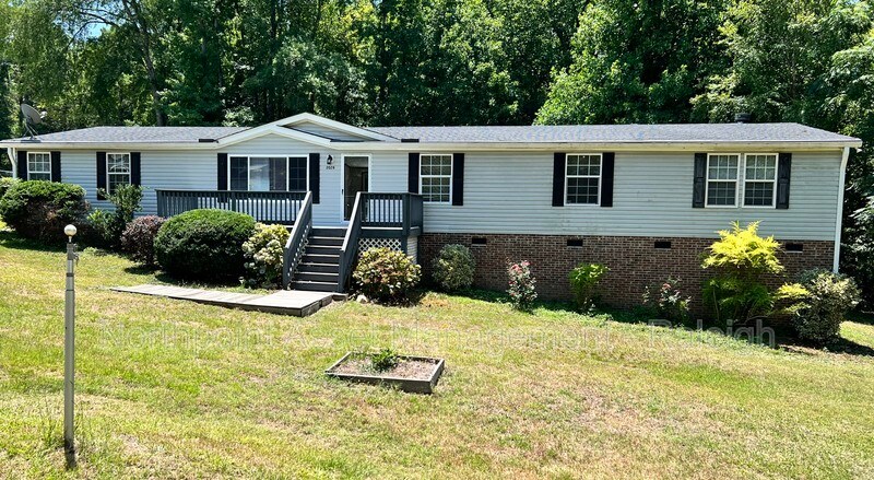 Primary Photo - 2028 McBurnie Dr