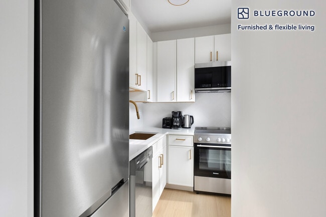 Building Photo - 244 W 72nd St