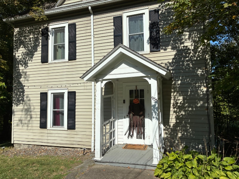 Primary Photo - 935 Cliff St