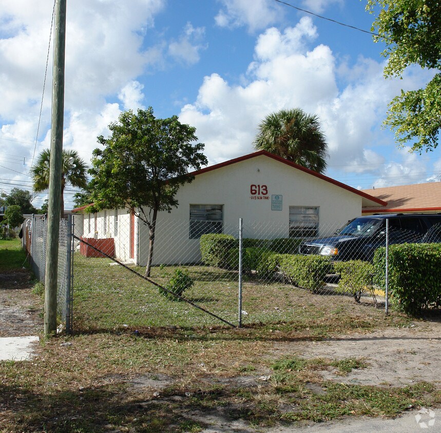 Building Photo - 613-617 NW 7th Ave