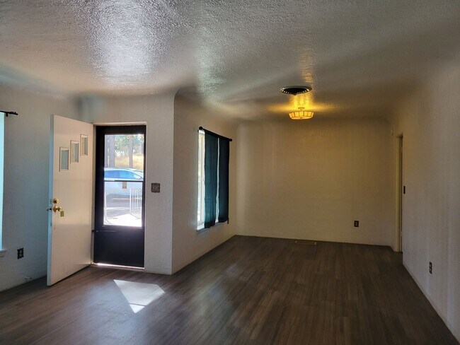 Foto del edificio - 603 Mechem Drive