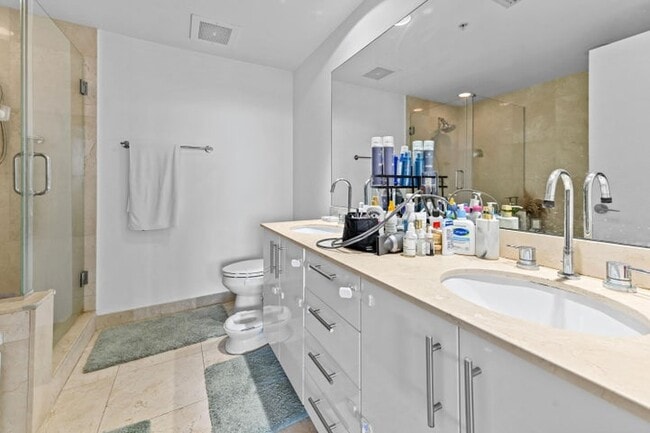 Building Photo - 8536 Casa del Lago