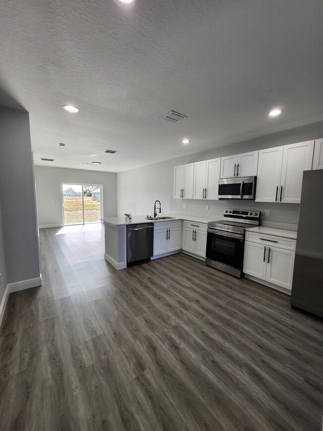 Foto del edificio - 6918-6920 Dickinson Dr