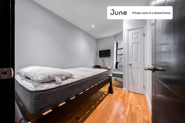 Building Photo - Room in Shared 3 bed/1 bath home