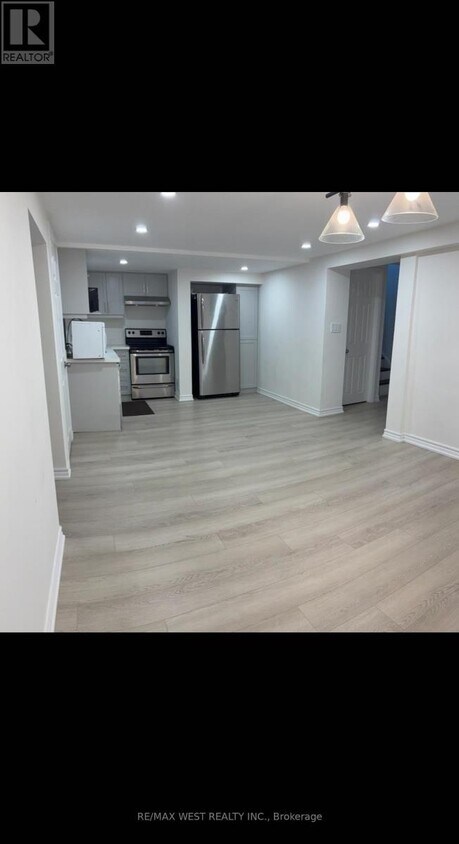Primary Photo - 37 River Rd