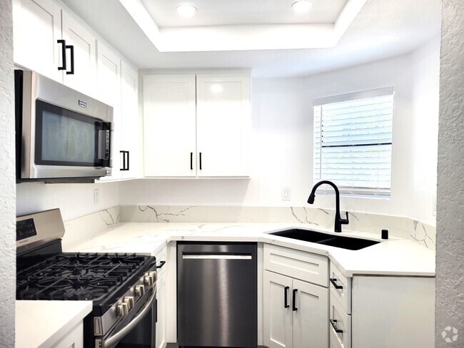 Building Photo - 12464 Montecito Road #464