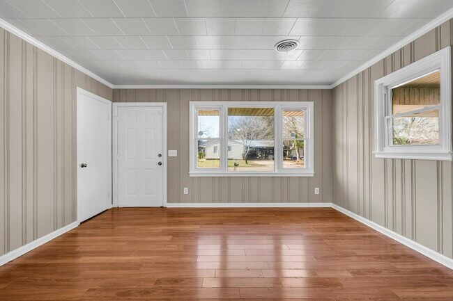 Foto del edificio - 266 McHall Dr