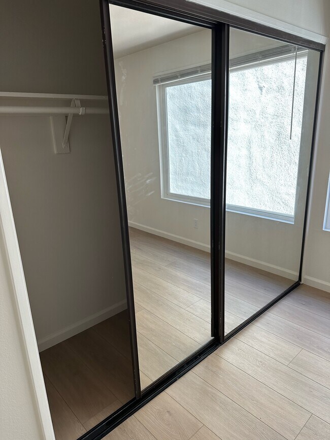 Foto del edificio - 836 Manhattan Ave