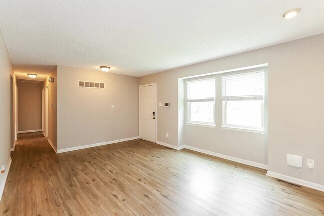 Foto del edificio - 701 SE Redwood Ln