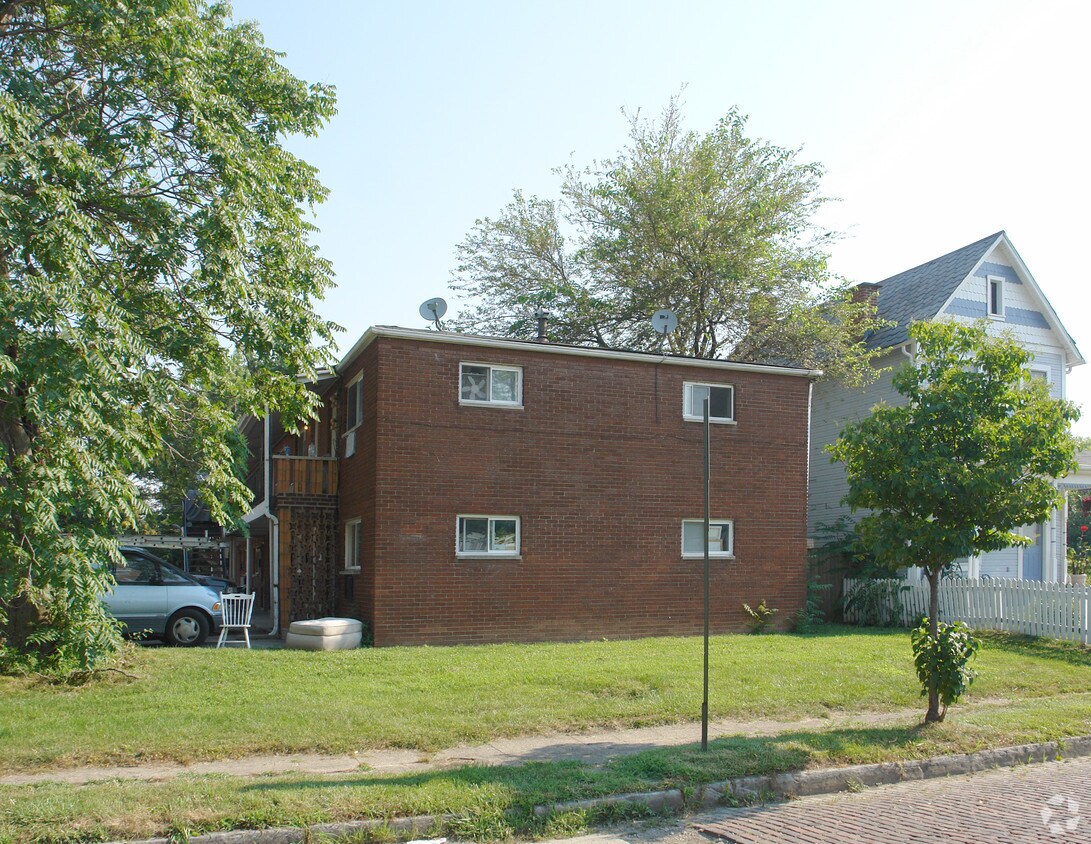 Foto del edificio - 244 E 3rd Ave
