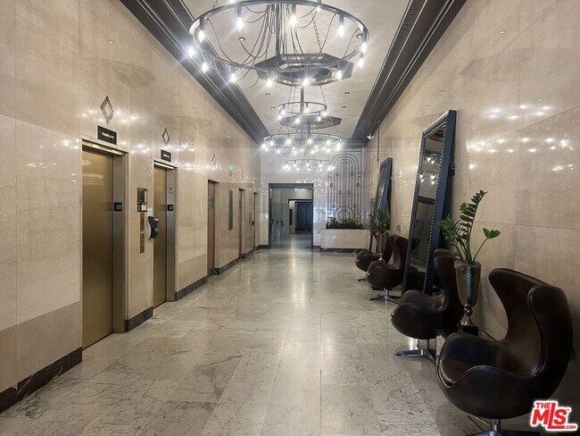 Foto del edificio - 460 S Spring St