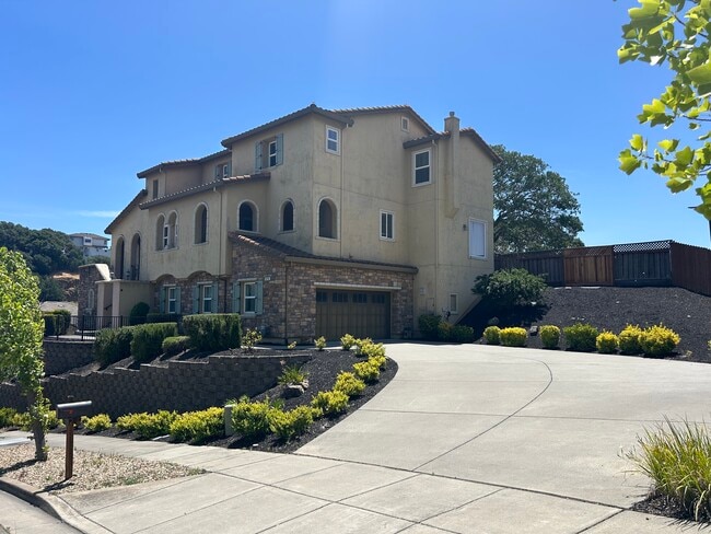 Building Photo - 876 Bridle Ridge Dr