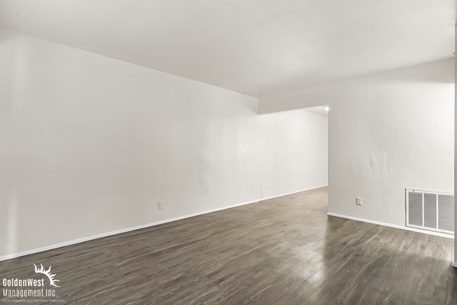 Building Photo - Charming 2Bdm 1Ba Apartment in Phoenix - M...