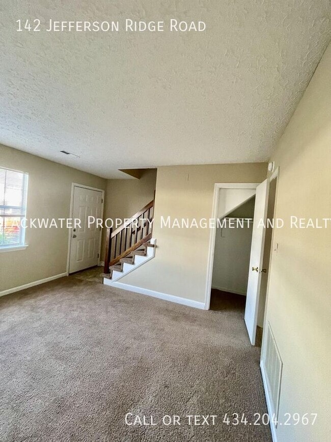 Foto del edificio - 142 Jefferson Ridge Rd