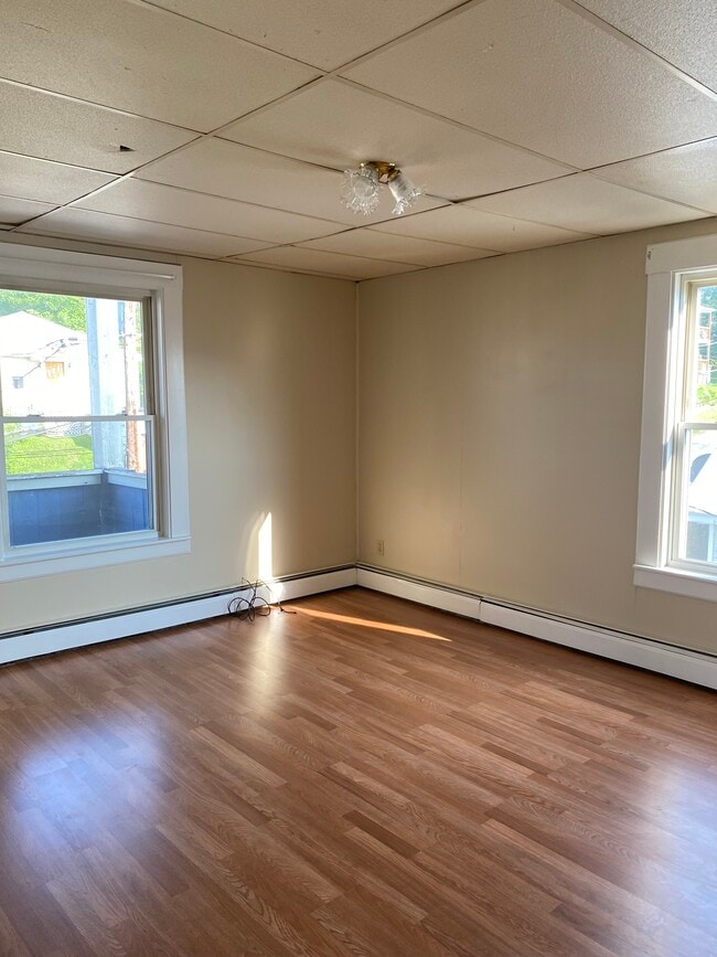 Building Photo - 575 Rockingham St