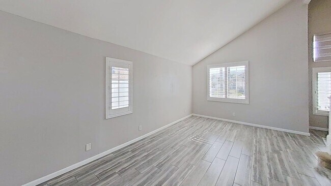 Foto del edificio - 15108 Ficus St