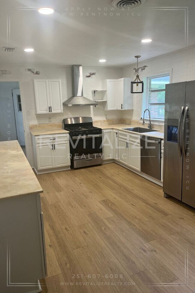 Foto del edificio - Beautiful 3 bedroom 1 bathroom on Dauphin ...