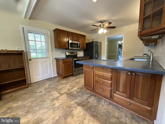Building Photo - 615 Kearney Ct SW