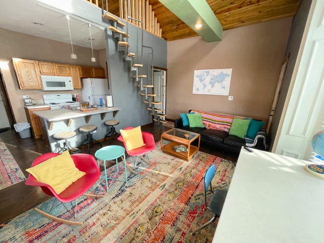 Building Photo - 411 W Quartz St