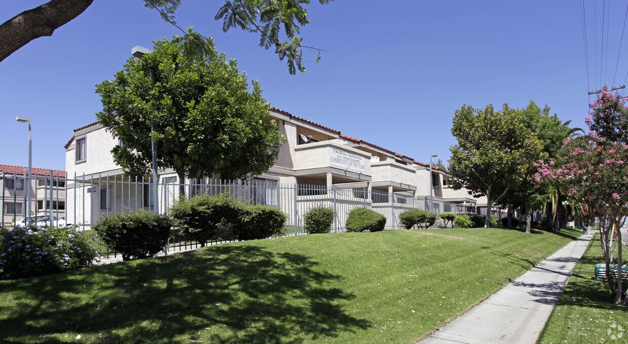 Foto del edificio - Las Brisas Apartments